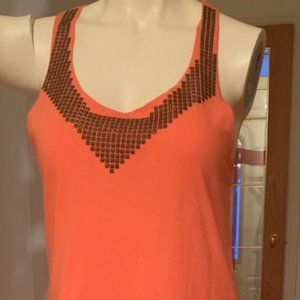 Top sans manches orange.  Neuve.